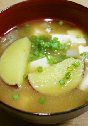秋です。さつま芋と玉ねぎのみそ汁-レシピのメイン写真