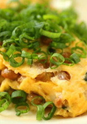 とろ～りふわふわ！チーズ入り納豆オムレツ-レシピのメイン写真
