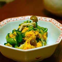 รูปของ 祖母から伝わる菊としめじと胡瓜の酢の物