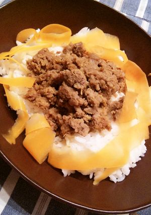 ハンバーグのタネをアレンジ☆簡単そぼろ丼-レシピのメイン写真