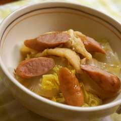 A picture of 白菜とソーセージの簡単煮物.