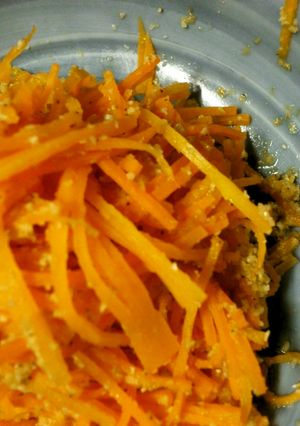 ご飯がすすむ！にんじんだけの胡麻あえ-レシピのメイン写真