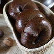チョコとクランベリーの黒ベーグル。