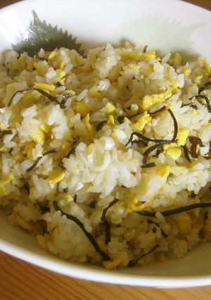 塩こんぶで簡単♪卵とねぎのしおこん炒飯-レシピのメイン写真