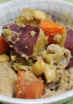 秋です。豚肉大豆と旬なさつま芋人参の煮物-レシピのメイン写真