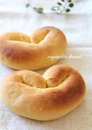 野菜入り☆ハート形の健康パン-レシピのメイン写真