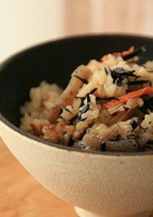 鉄分補給！ひじきの炊き込みご飯-レシピのメイン写真