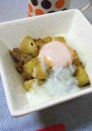 ポテトとひき肉のカレー炒め温玉のせ-レシピのメイン写真