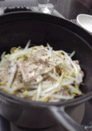 ｽﾄｳﾌﾞ●モヤシ豚肉無水蒸し-レシピのメイン写真