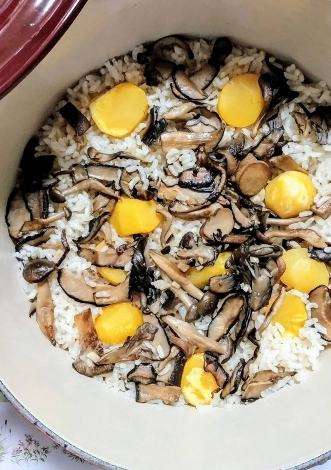 簡単！秋の味覚。きのこと栗の炊き込みご飯-レシピのメイン写真