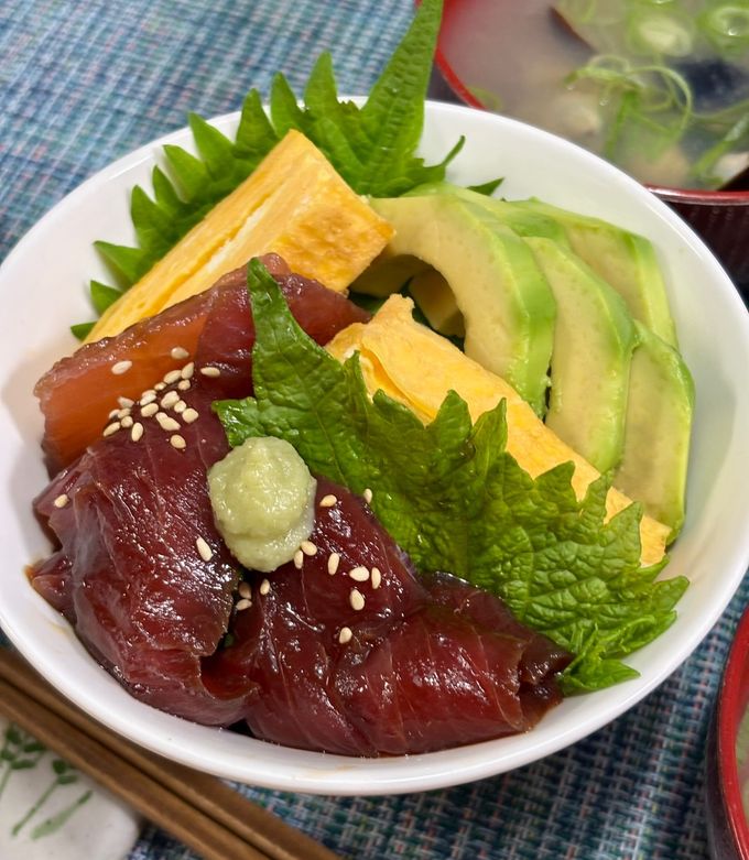 本まぐろとアボカドのポキ丼風海鮮丼♪-レシピのメイン写真