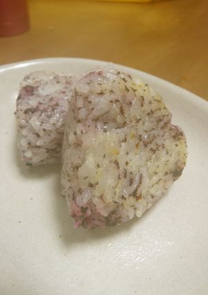 バター焼きおにぎり✿ゆかりver-レシピのメイン写真