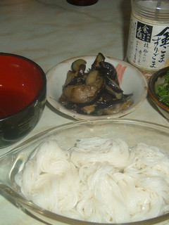 金ごますりごまで作る、お茄子でそうめん-レシピのメイン写真