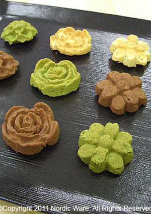 お花のかたちの絞り出しクッキー♪-レシピのメイン写真