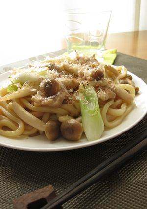 きのこが香る♪しめじの焼きうどん-レシピのメイン写真