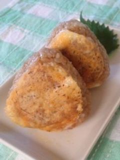 ウスターソースとチーズで洋風焼きおにぎり-レシピのメイン写真