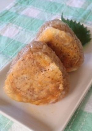 ウスターソースとチーズで洋風焼きおにぎり-レシピのメイン写真