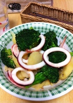 イカとポテト、ブロッコリーのニンニク炒め-レシピのメイン写真