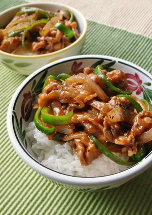 スピード料理！豚コマ肉でポークチャップ丼-レシピのメイン写真