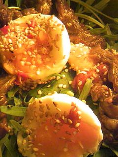 牛焼肉と温泉卵と空芯菜の丼-レシピのメイン写真
