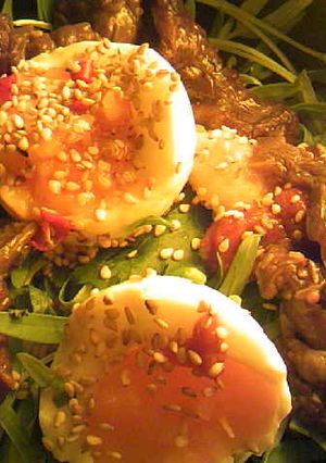 牛焼肉と温泉卵と空芯菜の丼-レシピのメイン写真