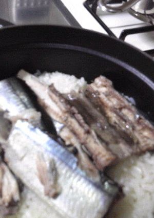 ｽﾄｳﾌﾞ●秋刀魚の炊き込みご飯-レシピのメイン写真