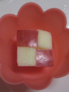 お弁当に!簡単♪市松模様のりんご飾り切り-レシピのメイン写真