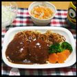 懐かしいちょっと甘めの煮込みハンバーグ