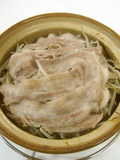 豚バラともやしの土鍋蒸し-レシピのメイン写真