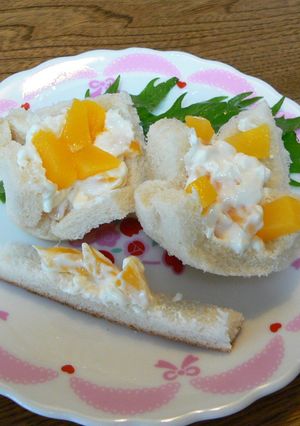 ふるパンチューリップサンド(黄桃缶)-レシピのメイン写真