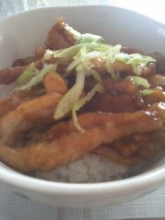 ピリ辛☆鶏せせり丼-レシピのメイン写真