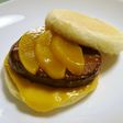 黄桃とチーズハンバーグのマフィン