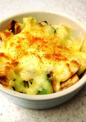 残ったパンの耳とアボカドのチーズ焼き-レシピのメイン写真