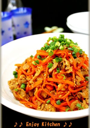 たっぷり人参と豚肉の酢っぱり炒め煮-レシピのメイン写真