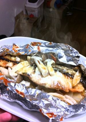 旬で彩る！秋鮭ときのこのチーズホイル焼き-レシピのメイン写真