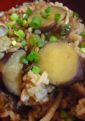さつまいもときのこで秋の炊き込みご飯-レシピのメイン写真