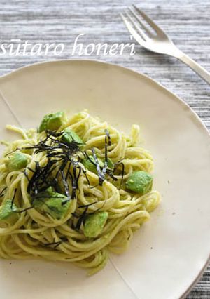 見た目もオシャレ!アボガド、和風パスタ-レシピのメイン写真