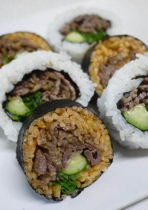 野菜ジュースで巻き寿司☆焼肉巻き-レシピのメイン写真