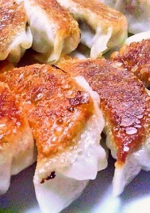 皮パリで中はジューシー！専門店の焼き餃子-レシピのメイン写真