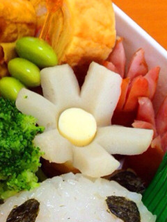 お弁当に可愛いちくわのお花♪-レシピのメイン写真