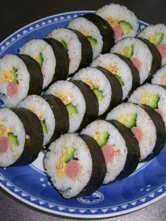 行楽弁当にも!酢飯を使わない簡単巻き寿司-レシピのメイン写真