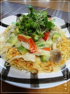 アボカドとシーフードのミルクかた焼きそば-レシピのメイン写真