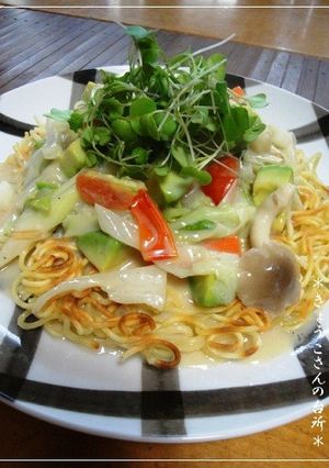 アボカドとシーフードのミルクかた焼きそば-レシピのメイン写真