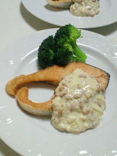 納豆のタルタル風ソースと鮭のムニエル-レシピのメイン写真