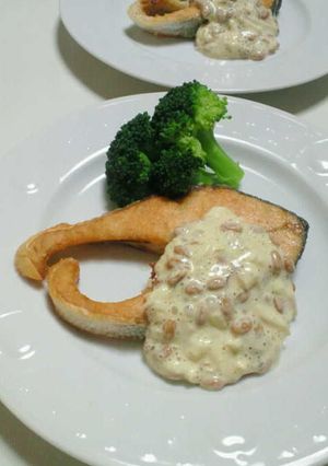 納豆のタルタル風ソースと鮭のムニエル-レシピのメイン写真