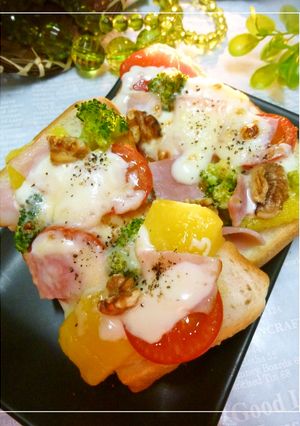 マンゴーと野菜とベーコンのトースト-レシピのメイン写真