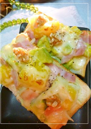 マンゴーとアボカドとベーコンのトースト-レシピのメイン写真