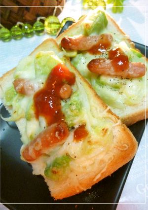 ポークビッツとアボカドのトースト-レシピのメイン写真