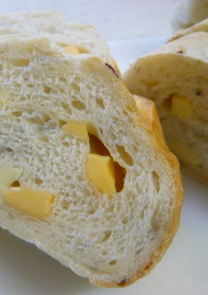 2種のチーズを巻き込んだじゃこパン-レシピのメイン写真