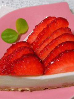 混ぜて冷やすだけ*苺のヨーグルトケーキ-レシピのメイン写真